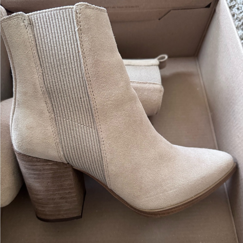 STEVE MADDEN TREKK SAND SUEDE SIZE 7